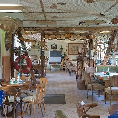 Familienzimmer Mit Gemeinschaftsbad Gross Banzelvitz Екстериор снимка